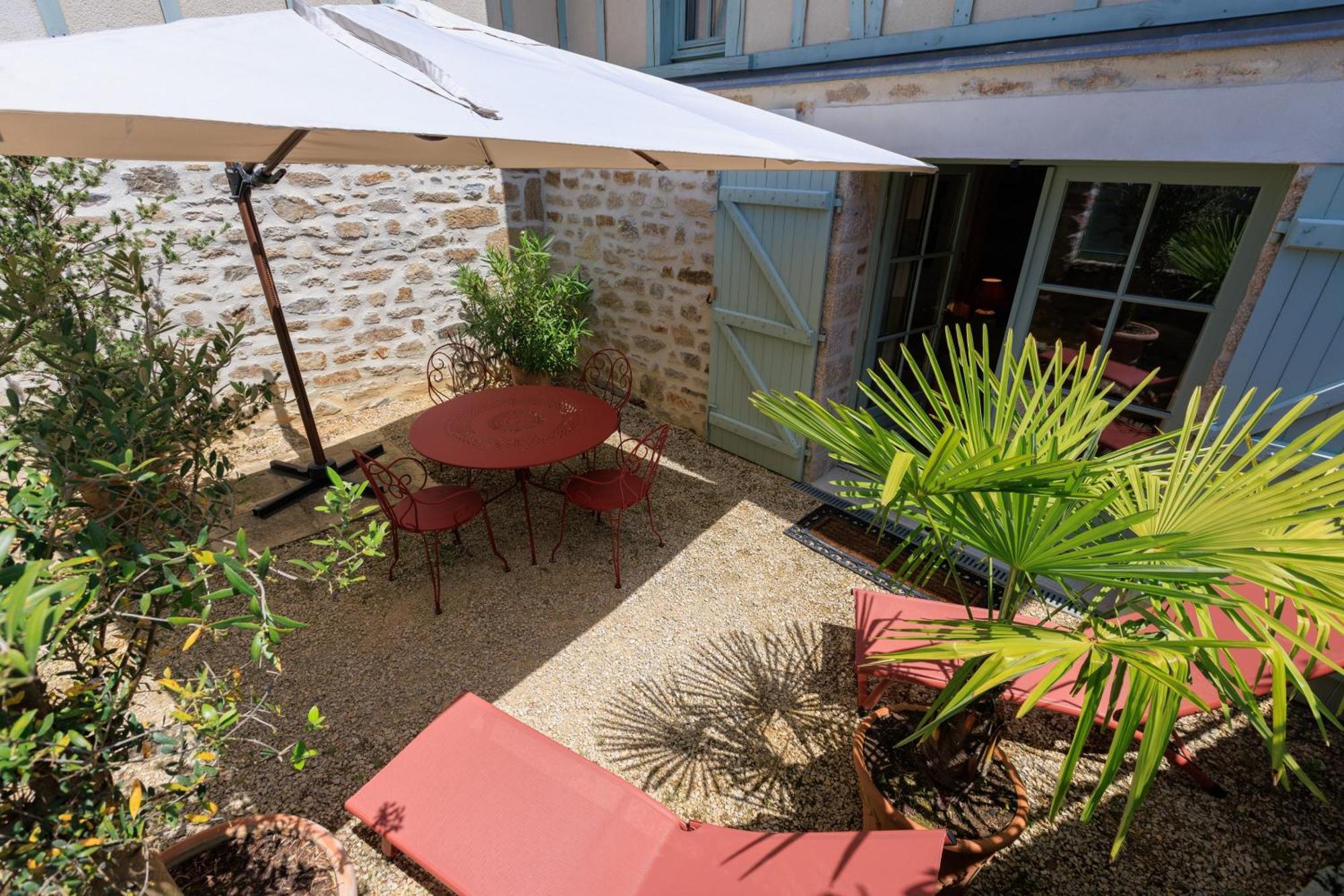 Maison D'Hotes Les Jardins Saint Eloi Le Lonzac Esterno foto